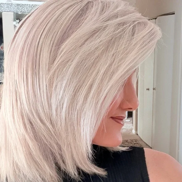 Raquel Welch Platinum Blonde Lace Front Wig - Picture 4 of 7